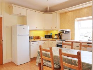 BRYN GORS-3 BED-FIRST FLOOR APT- YARDS FROM BEACH - Trearddur - 4