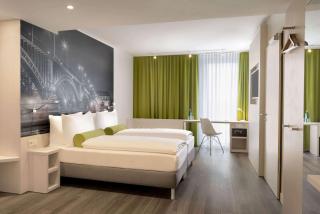 Super 8 by Wyndham Mainz Zollhafen - Mainz - 0