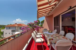 Big Balcony Apartment Bugenvilija - Makarska (Macarsca) - 0