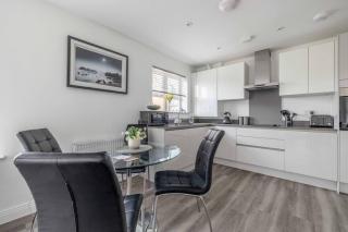 STYLISH HOME @ VIRGINIA WATER LAKE & FREE PARKING - Englefield Green - 4