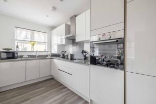 STYLISH HOME @ VIRGINIA WATER LAKE & FREE PARKING - Englefield Green - 1
