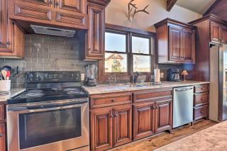 Fire Pit and Grill Pet-Friendly Shelby Home! - 1