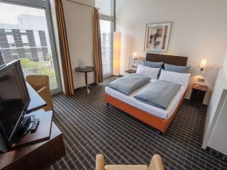 Livenwork Hotel & CoWorking GVZ Ingolstadt - Ingolstadt - 0