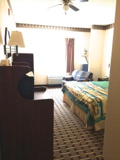 Days Inn & Suites by Wyndham Huntsville - 9