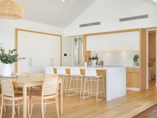 Aroha - beachside luxury home with private pool - 5