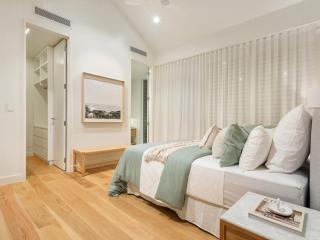 Aroha - beachside luxury home with private pool - 3