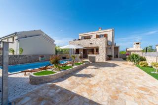 Villa Kirsten with heated pool, jacuzzi and sauna - by TA Leut Agency - Privlaka - 8