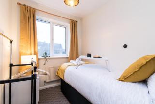 3-Bed House in Coventry with Free Parking & Private Garden By Sublime Stays - 5