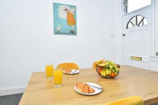 The Yellow Door by Avenew Management Serviced Accommodation - Stoke on Trent - 7