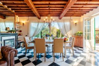 Villa Catia Farmhouse, Three Luxury Bedrooms, a Jacuzzi Pool and a Dream-Like Getaway Experience - Capannori - 1