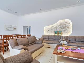 Villa Old School House by Interhome - Bašići - 2