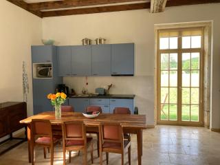 La Cour de La Fleunie 1 - 2