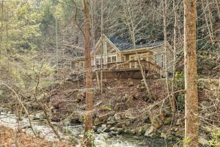 Idyllic Creekside Bryson City Gem with Hot Tub! - Bryson City - 0