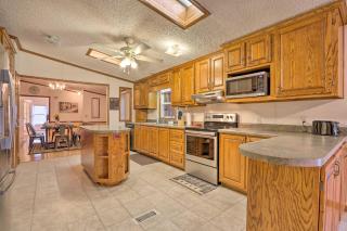 Family Apartment with Fireplace and Front Porch! - Lebanon - 2