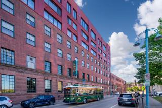 The Suites Hotel at Waterfront Plaza - 9