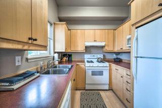 Apartment with Patio and Grill Access about half Mi to Bay! - Anacortes - 1