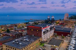 The Suites Hotel at Waterfront Plaza - Duluth - 9