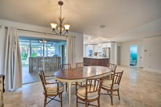 Beach Gear and 4 Mi to Naples Beach! Canalfont Home - 2