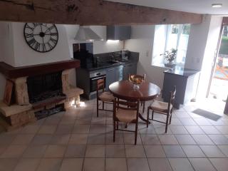 DANS LA MAISON D'A COTE - Azerables - 8
