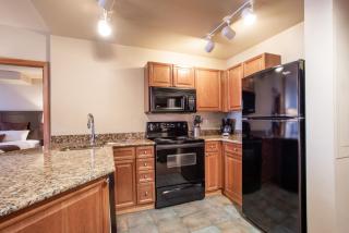 Ski-In Ski-Out Cozy 4th Floor Zephyr Mountain Lodge Condo Tucked Into The Woods condo - 9