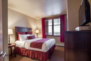 Ski-In Ski-Out Cozy 4th Floor Zephyr Mountain Lodge Condo Tucked Into The Woods condo - 4