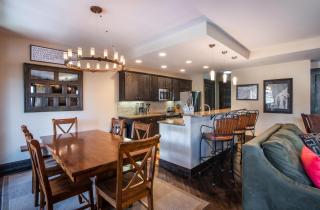 Spacious Village View Townhouse with Fireplace at Parry Peak Lofts townhouse - 5