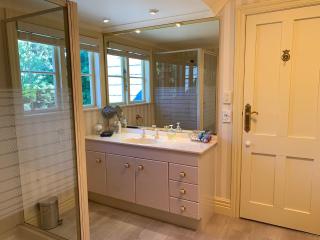 Pin Oaks Luxury Bed & Breakfast - Palmerston North - 5