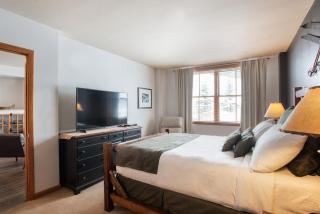 Cozy Lower Hughes View 2 BR Zephyr Mountain Lodge Condo with Ski Storage condo - 2