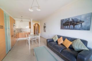 Superb views of Spinola Bay in Heart of StJulians-hosted by Sweetstay - 7