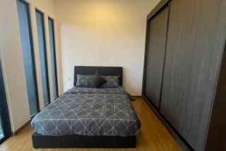 Beacon Suites with Infinity Pool at Georgetown by WL - George Town - 6