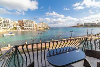 Superb views of Spinola Bay in Heart of StJulians-hosted by Sweetstay - 9