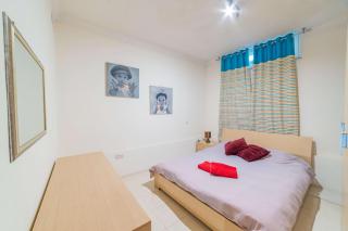 Superb views of Spinola Bay in Heart of StJulians-hosted by Sweetstay - 3