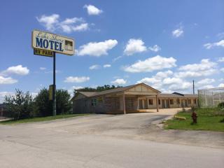 Lake Shore Motel - 8