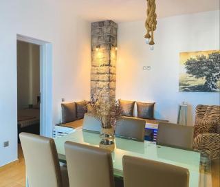 Golden View House - 3