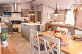 The White Rose Lodge with Hot Tub - York - 6