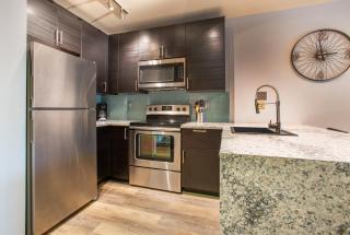 Beautiful Zephyr Mountain Lodge Condo with wine coole! - Close to Gondola! condo - 2