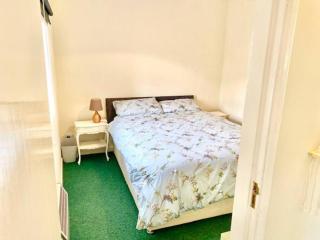 Cosy 2 bed cottage next to Fota Wildlife Park - 5