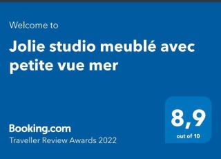 Jolie studio meublé avec petite vue mer - 9