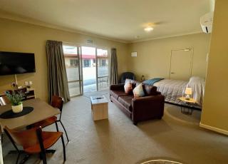 Sierra Motel and Apartments - 5