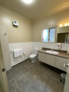 Sierra Motel and Apartments - 4