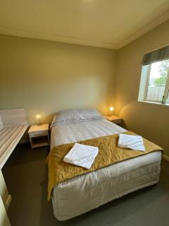 Sierra Motel and Apartments - 2