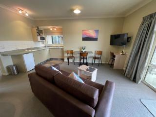 Sierra Motel and Apartments - 1