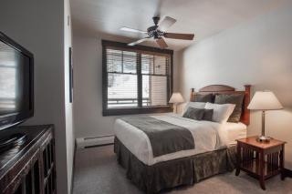 Cozy Zephyr Mountain Lodge condo with sweeping views of Arapahoe National Forest condo - 4