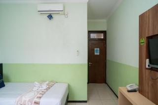 Urbanview Hotel de Kopen Malang by RedDoorz - Malang - 3