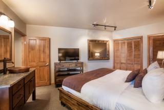 Stunning Zephyr Mountain Lodge Condo Overlooking The Village Plaza condo - 3