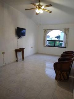 HERMOSA CASA EN CUERNAVACA: JARDÍN DEL LAGO - Cuernavaca - 1