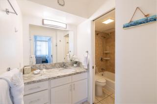 Waikiki Escapade Mountain Views Condo, Steps to Beach with Parking Perk - Honolulu - 6
