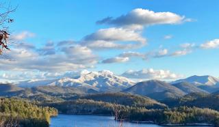 Bear's Mountaintop Home with Gorgeous Lake Views chalet - Santeetlah - 9