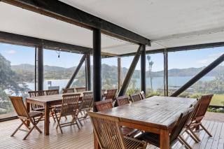 Tipi and Bobs Waterfront Lodge - Tryphena - 8