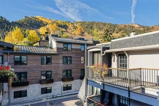 Chateau Dumont Unit 11, Contemporary Condo with a Great Downtown Location - 9